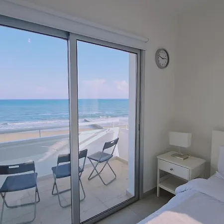 Wave Larnaca